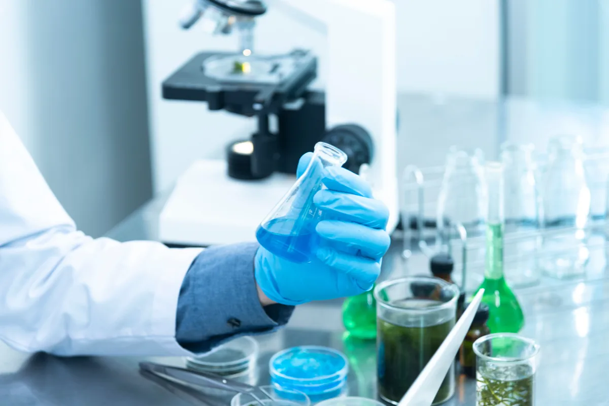 Strumentazione da laboratorio, immagine tematica dedicata alla ricerca scientifica